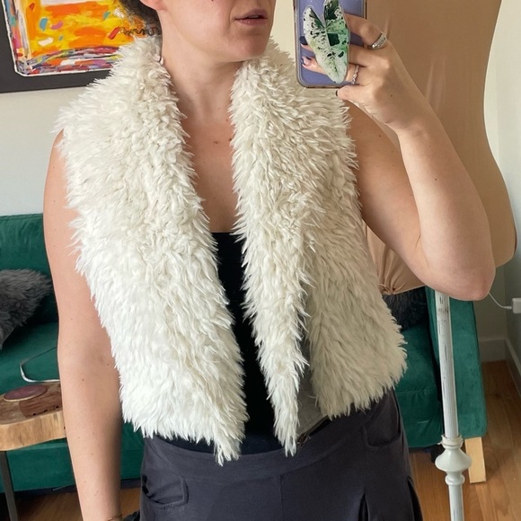 Anthropologie Saturday Sunday Ivory Faux Fur Cropped Zip Hem Mixed Media Vest S - Picture 1 of 9